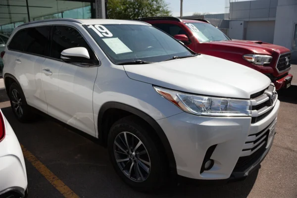Highlander XLE 2019 - Image 2